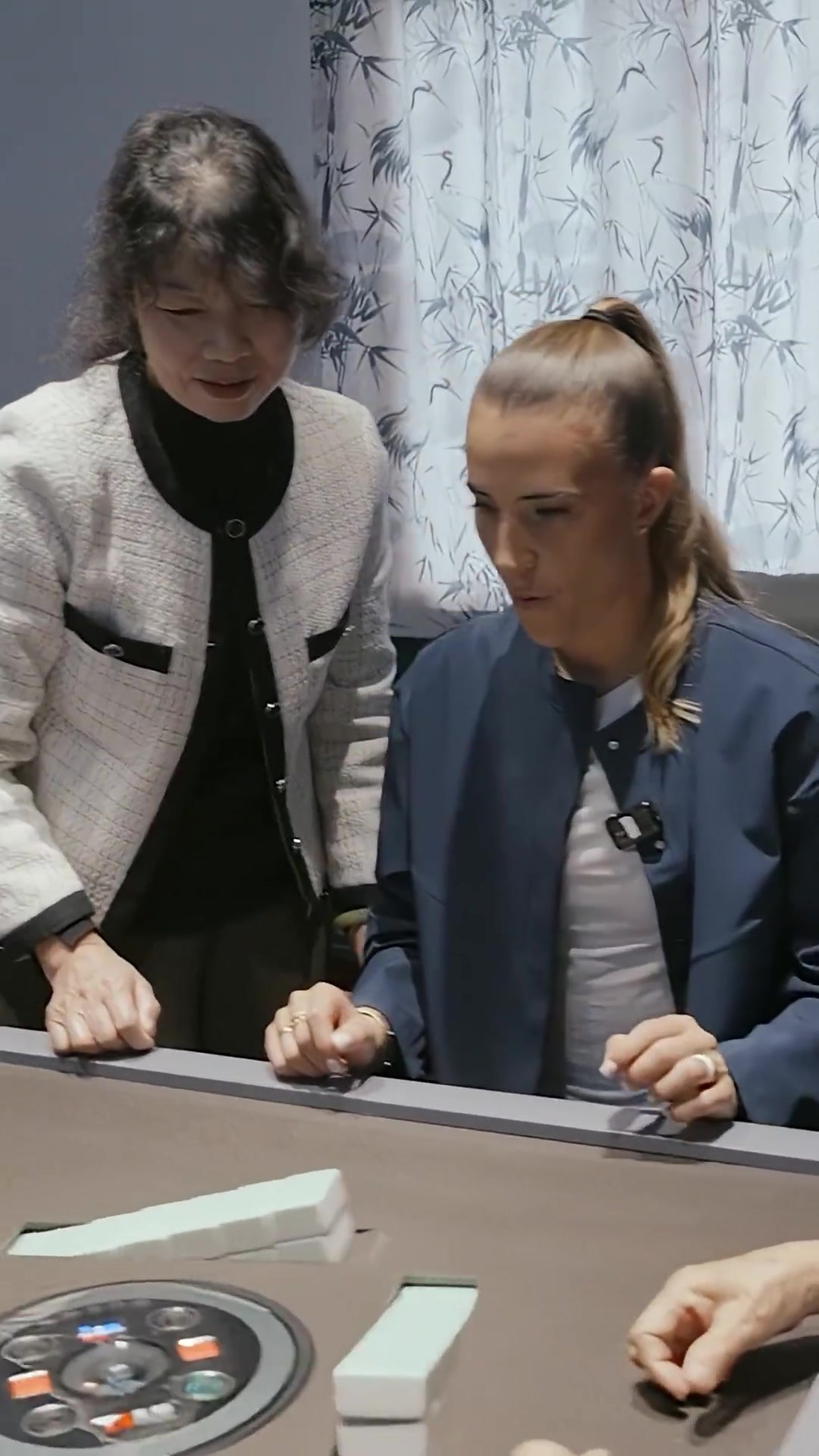 约内斯库也是打上了麻将了...